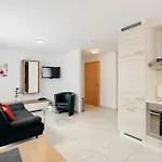 Apartment 7schwaben - 7 Vollausgestattete Unter Einem Dach Mitten In - Kueche - Bad - Wlan - Waschmaschine - Kostenloses Parken - E-bike-garage Mit Ladestation - Altstadt, Bus, Bahn, E-ladestation Unter 5 Min - Barrierefrei - Rollstuhlgerec Bad Urach