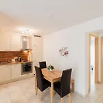 Apartamento 7schwaben - 7 Vollausgestattete Unter Einem Dach Mitten In - Kueche - Bad - Wlan - Waschmaschine - Kostenloses Parken - E-bike-garage Mit Ladestation - Altstadt, Bus, Bahn, E-ladestation Unter 5 Min - Barrierefrei - Rollstuhlgerec Bad Urach