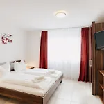 Apartamento 7schwaben - 7 Vollausgestattete Unter Einem Dach Mitten In - Kueche - Bad - Wlan - Waschmaschine - Kostenloses Parken - E-bike-garage Mit Ladestation - Altstadt, Bus, Bahn, E-ladestation Unter 5 Min - Barrierefrei - Rollstuhlgerec