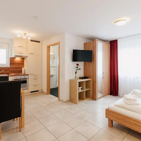 7schwaben - 7 Vollausgestattete Unter Einem Dach Mitten In - Kueche - Bad - Wlan - Waschmaschine - Kostenloses Parken - E-bike-garage Mit Ladestation - Altstadt, Bus, Bahn, E-ladestation Unter 5 Min - Barrierefrei - Rollstuhlgerec 아파트 *