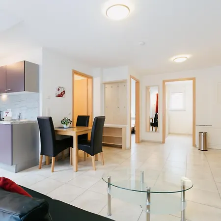 7schwaben - 7 Vollausgestattete Unter Einem Dach Mitten In - Kueche - Bad - Wlan - Waschmaschine - Kostenloses Parken - E-bike-garage Mit Ladestation - Altstadt, Bus, Bahn, E-ladestation Unter 5 Min - Barrierefrei - Rollstuhlgerec