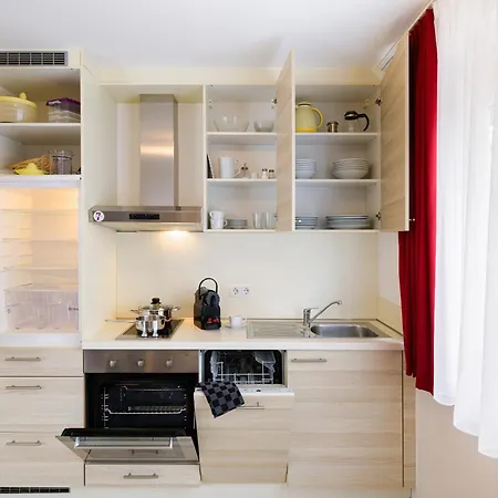 Apartment 7schwaben - 7 Vollausgestattete Unter Einem Dach Mitten In - Kueche - Bad - Wlan - Waschmaschine - Kostenloses Parken - E-bike-garage Mit Ladestation - Altstadt, Bus, Bahn, E-ladestation Unter 5 Min - Barrierefrei - Rollstuhlgerec *
